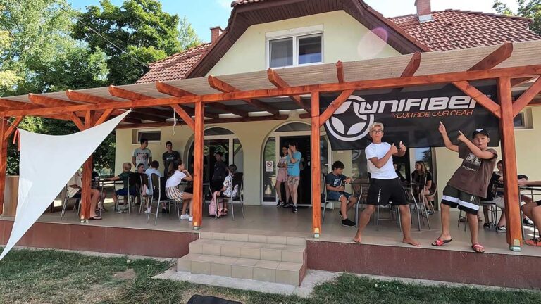 Surftábor a Balatonőszöd Nyári Gyerek és Kamasz szörftáborok Magyarországi legjobb táborai között, valamint a Tengeri Szörf és hullámlovas táborok szervezése fiataloknak.